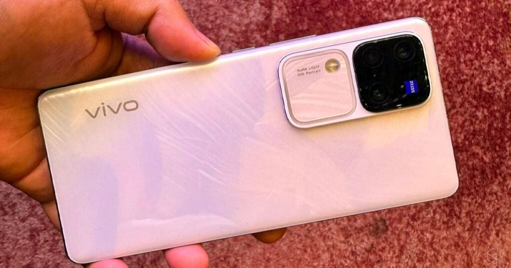 Vivo V30